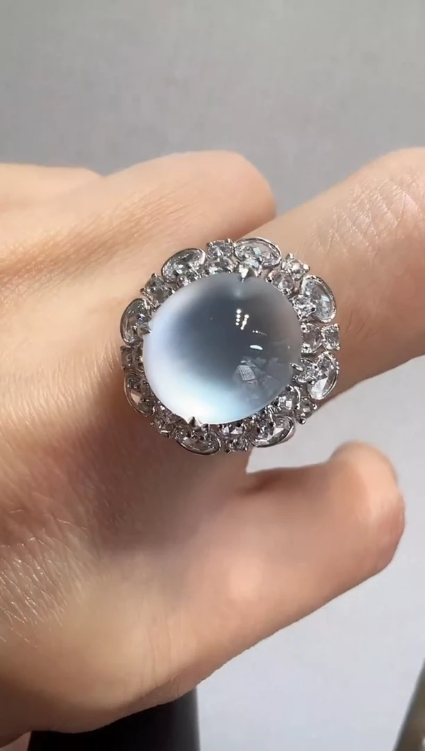 18K金镶嵌戒指翡翠冰蛋面