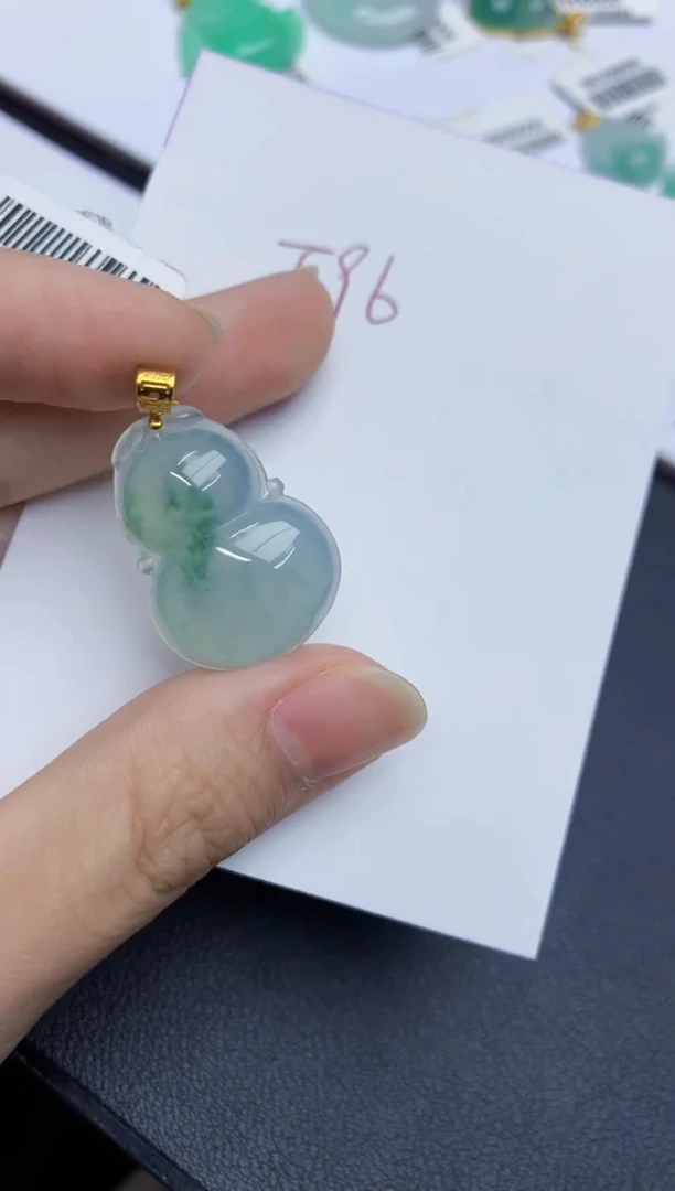 翡翠18K金镶嵌颈饰0000000000