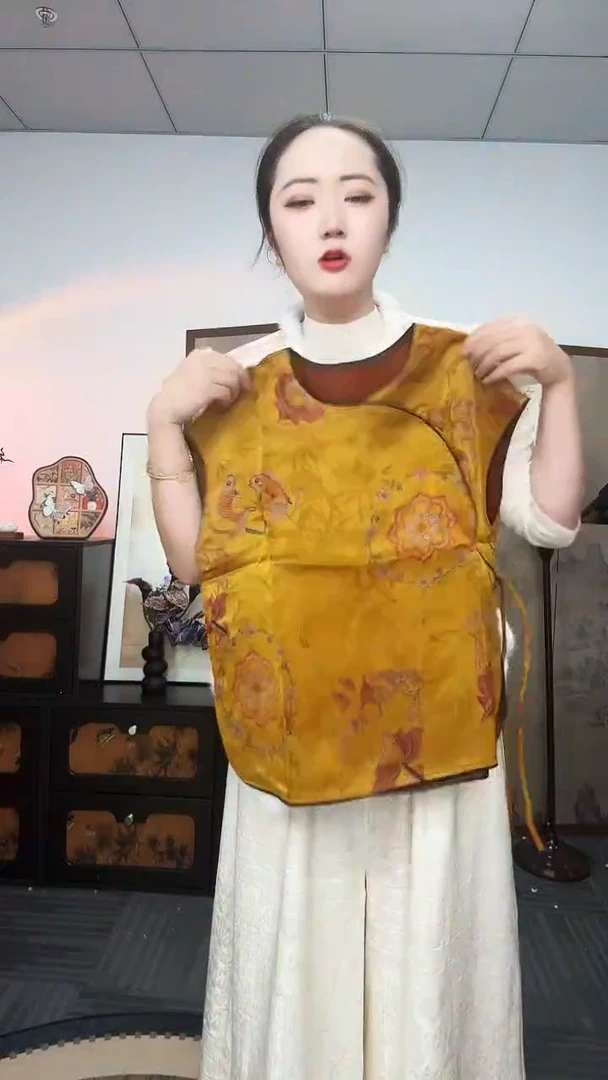 闪购100桑蚕丝黄色双鱼小毛衫 130之内能穿