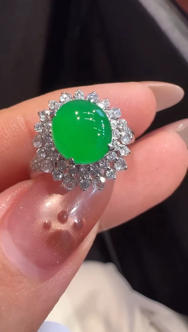 18K金镶嵌戒指翡翠戒指