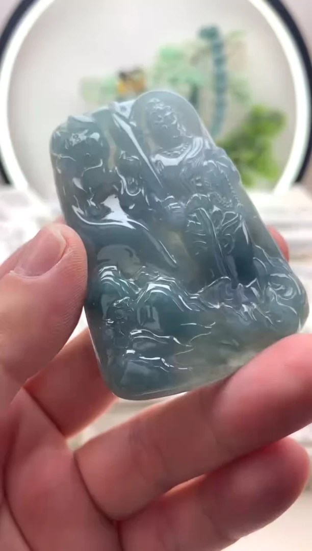 翡翠未镶嵌颈饰不动明王