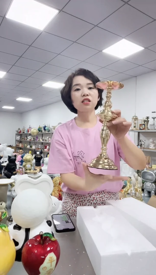 悦美金色金属烛台