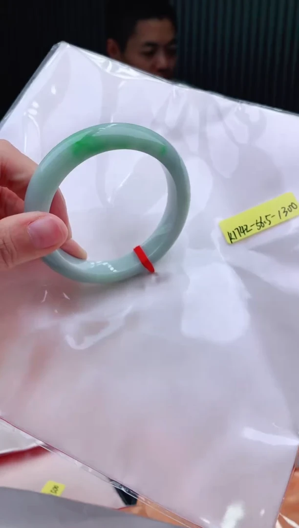 未镶嵌手镯翡翠56+