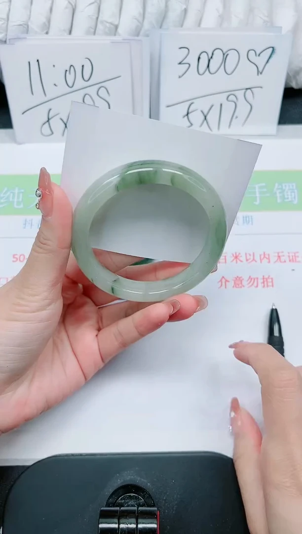 【闪购商品】石英质玉手镯未镶嵌58