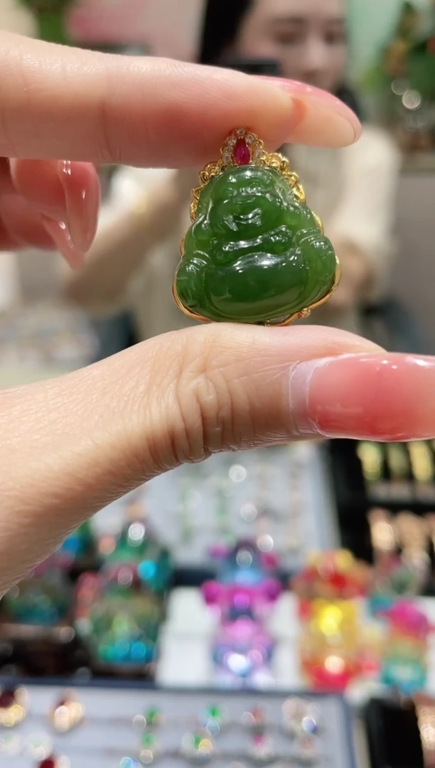 18K金镶嵌和田玉佛公吊坠 （不含链）