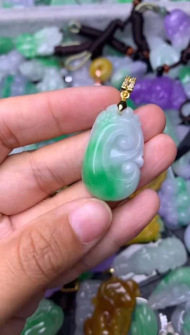 颈饰未镶嵌翡翠缅甸翡翠吊坠