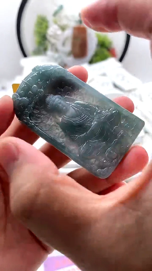 翡翠未镶嵌颈饰大日如来