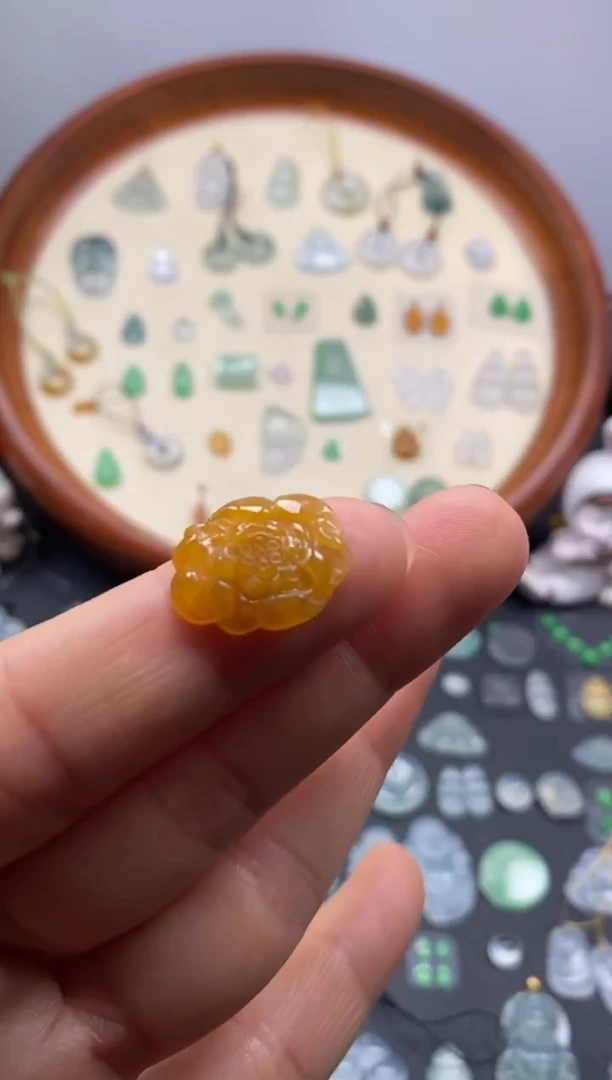 颈饰未镶嵌翡翠黄翡花开富贵/芬