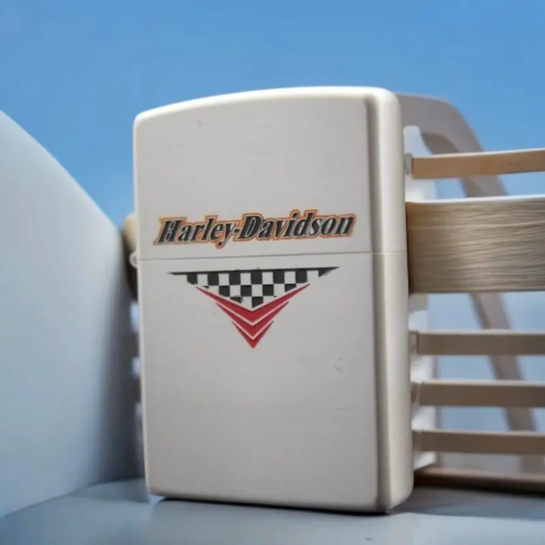 ZIPPO/之宝【哈雷红围巾】镀银拉丝 常规填漆防风打火机DYX1H1