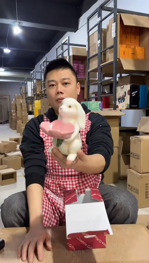 【闪购商品】杯原盒兔子抱花盆摆件