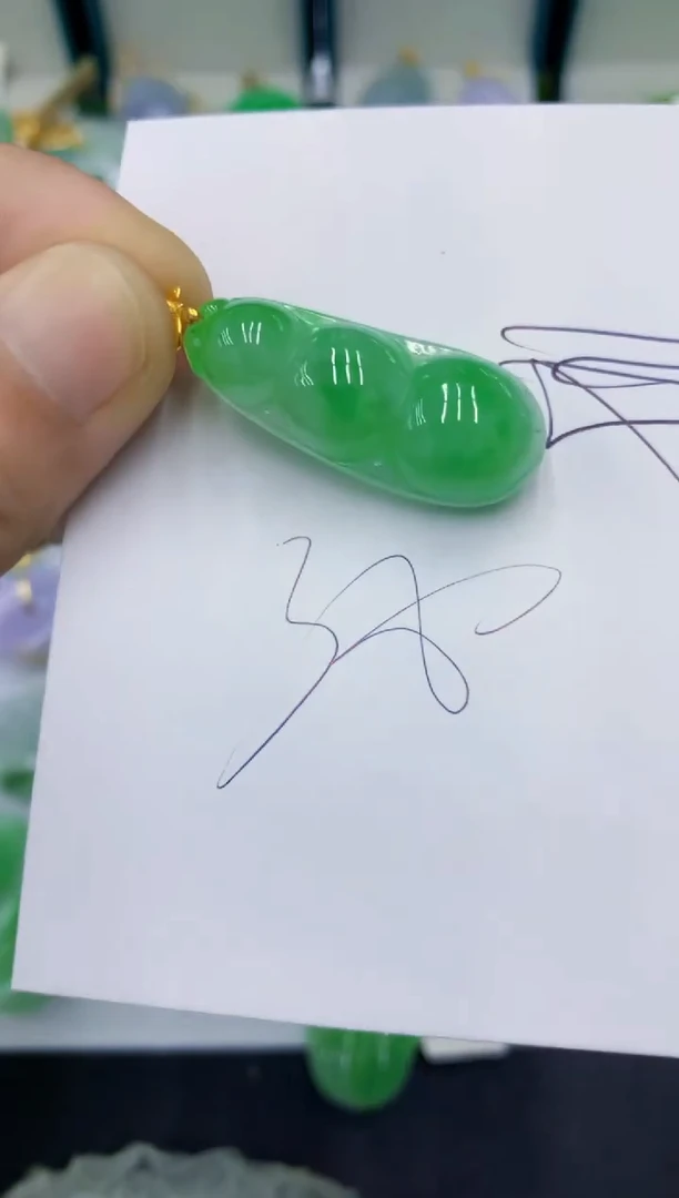 翡翠18K金镶嵌颈饰翡翠