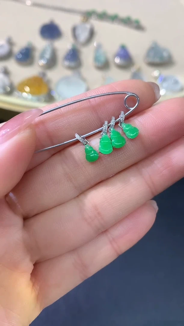 吊坠(不含链)18K金镶嵌翡翠W193|多样性发其一|780