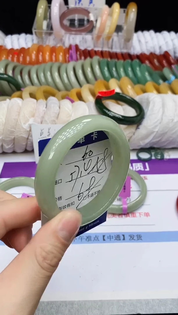 未镶嵌手镯石英质玉60