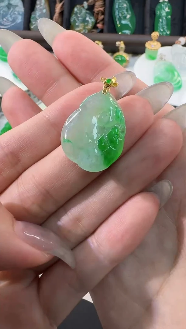 颈饰18K金镶嵌翡翠缅甸A货翡翠