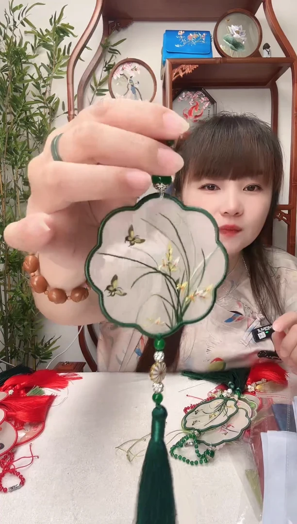 刺绣双面绣花吊坠