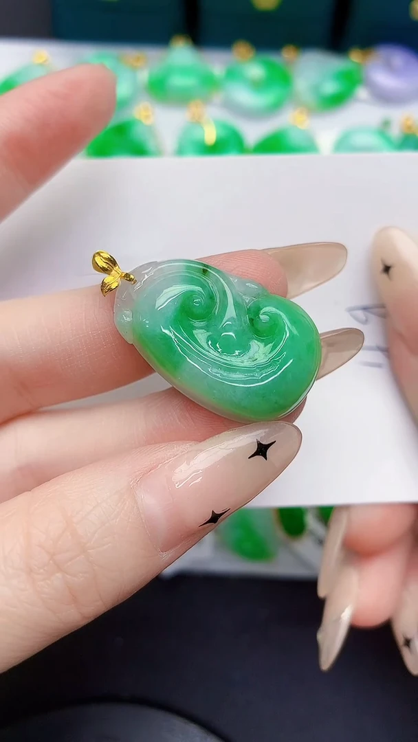 颈饰18K金镶嵌翡翠缅甸天然翡翠A货