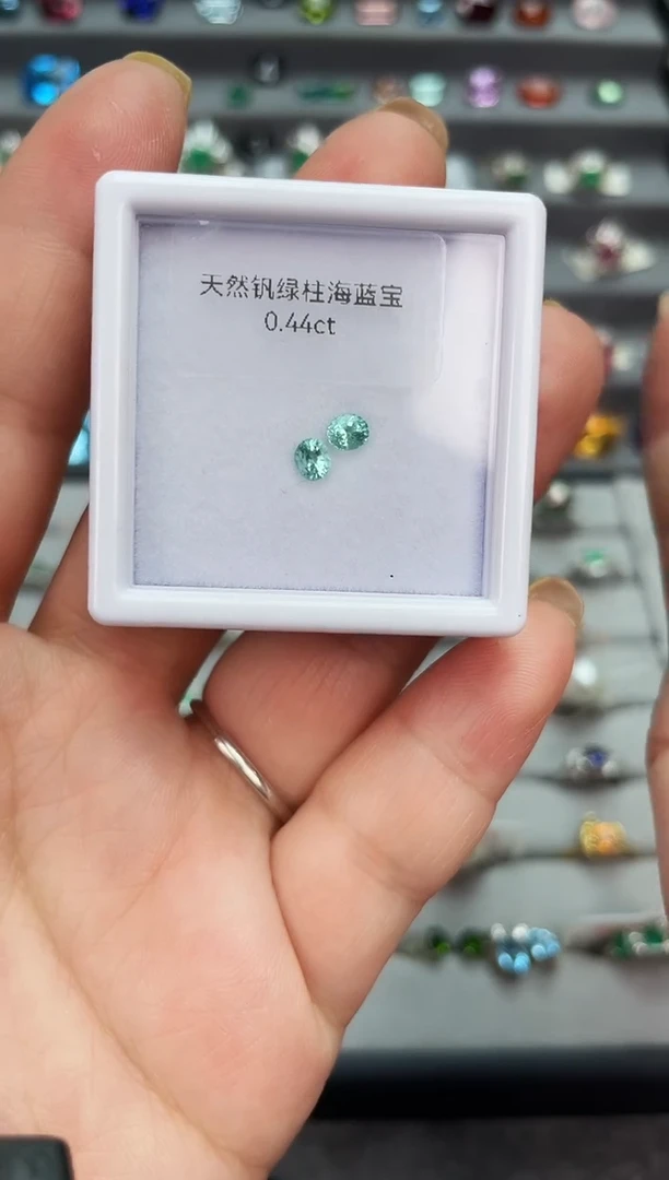 裸石绿柱石钒绿柱一对0.44ct
