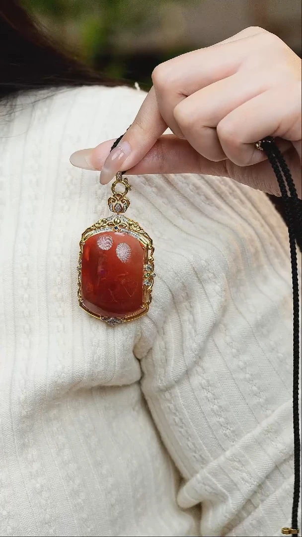 18K金镶嵌吊坠南红玛瑙D-