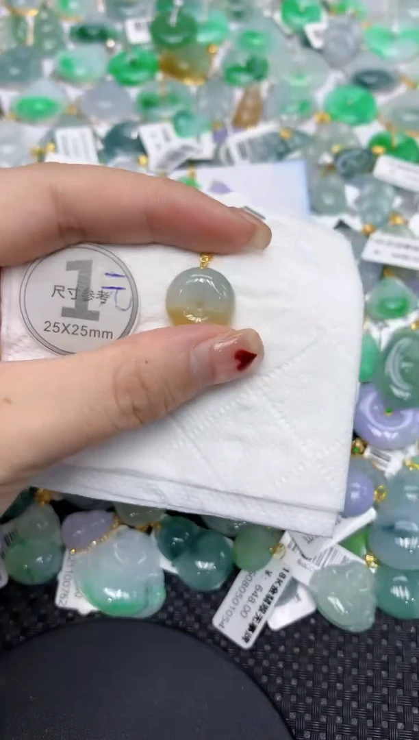 翡翠18K金镶嵌颈饰1111111