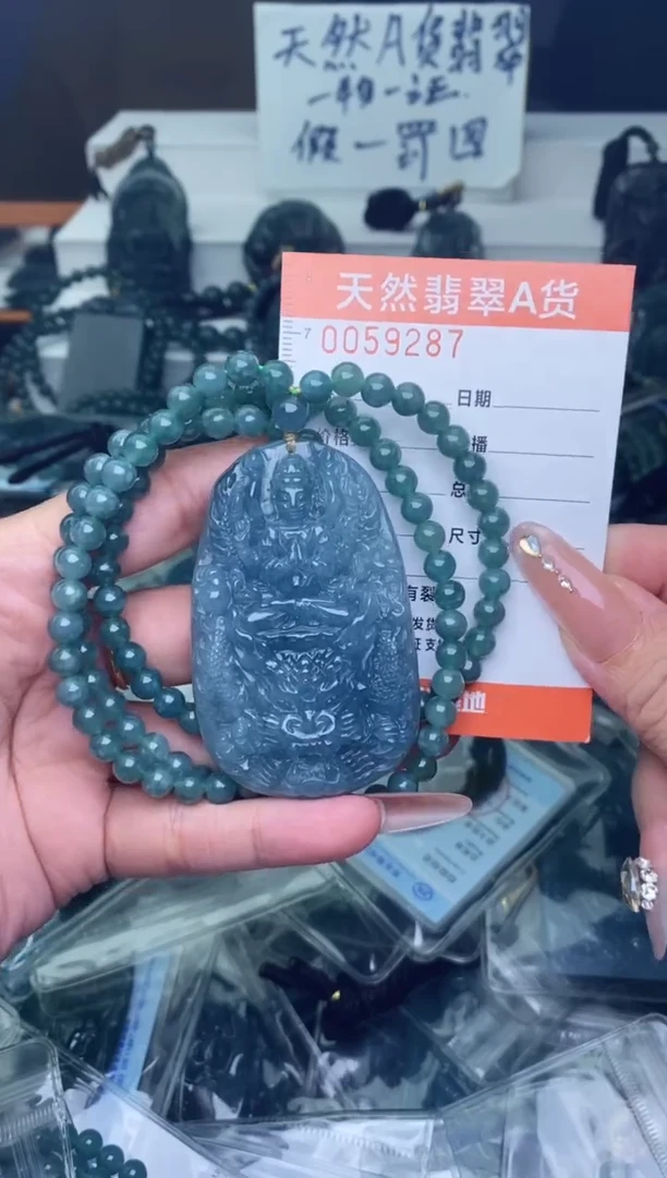 翡翠未镶嵌颈饰