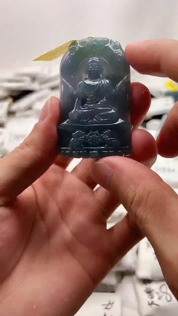 翡翠未镶嵌颈饰阿弥