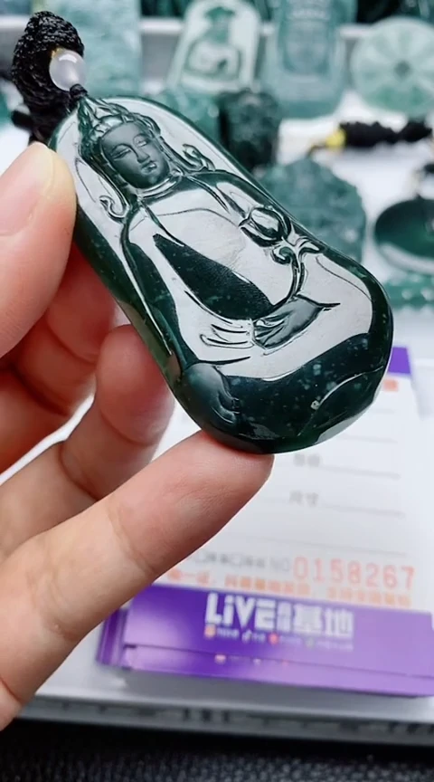 颈饰未镶嵌翡翠