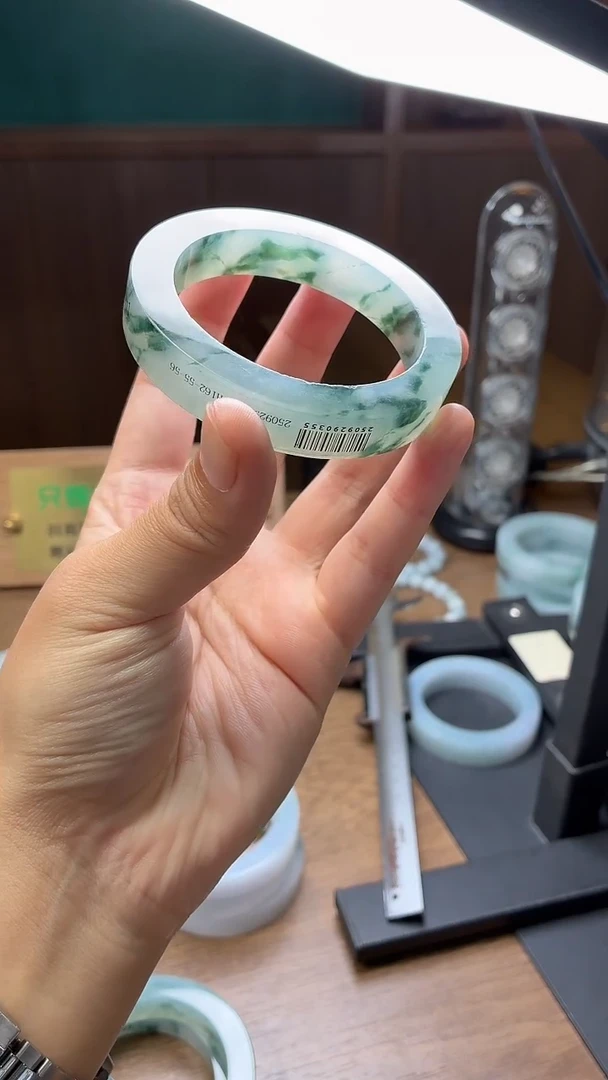 未镶嵌手镯定制翡翠好**芙定制