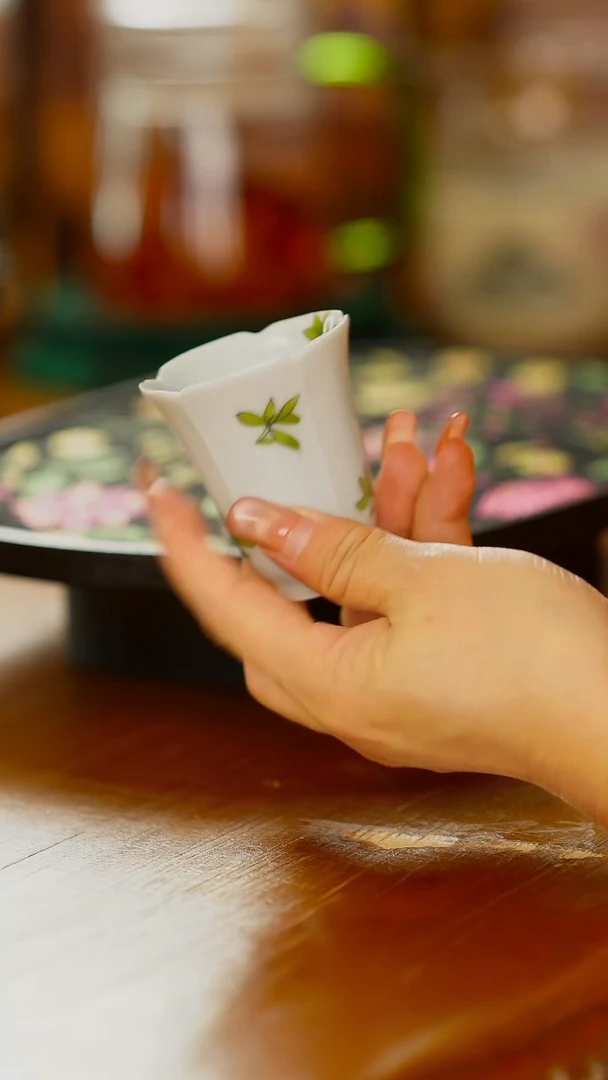 手绘绿兰草闻香杯茶杯