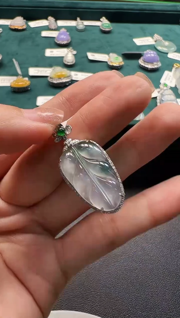 颈饰18K金镶嵌翡翠KBSZ1115-014