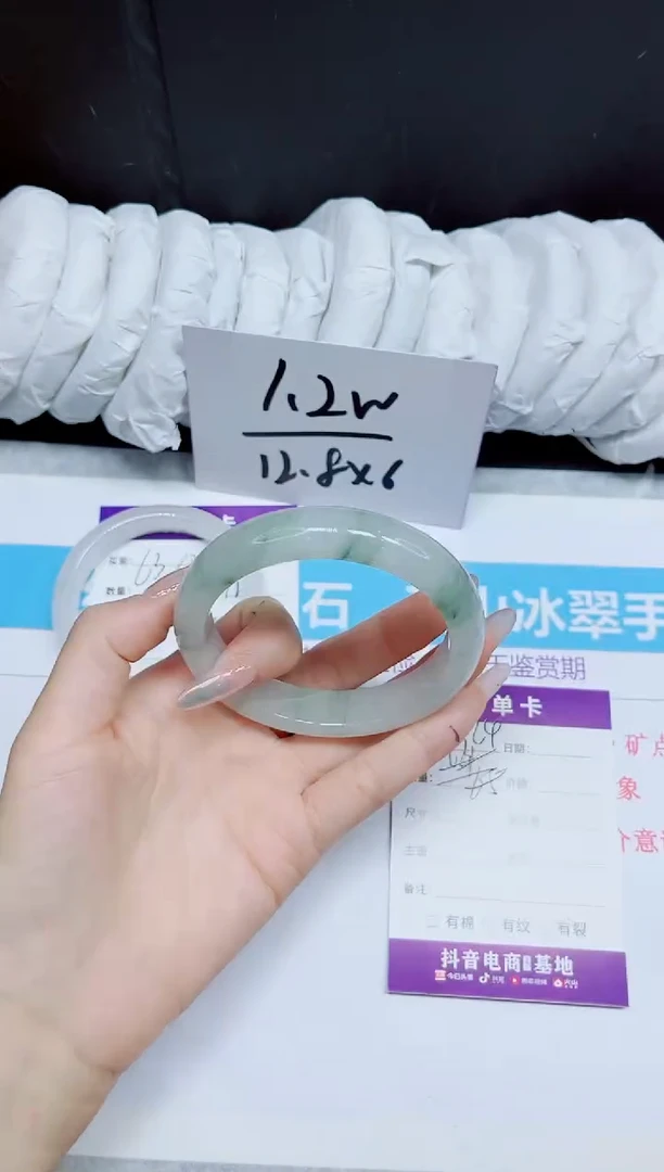 石英质玉手镯未镶嵌64.