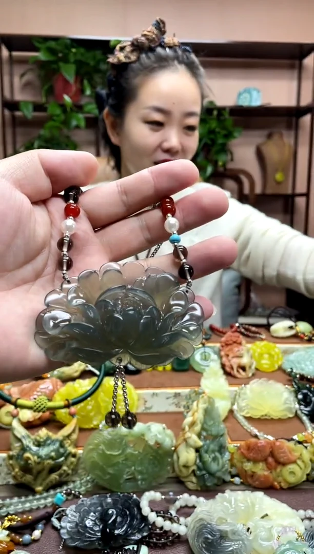 未镶嵌岫玉吊坠·