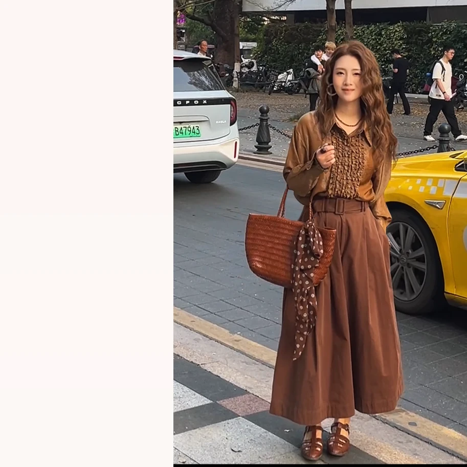 三十梦法式复古木耳边翻领衬衫上衣女咖色2025春新款