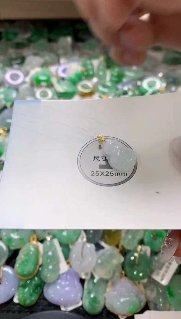 颈饰18K金镶嵌翡翠1111111111111111