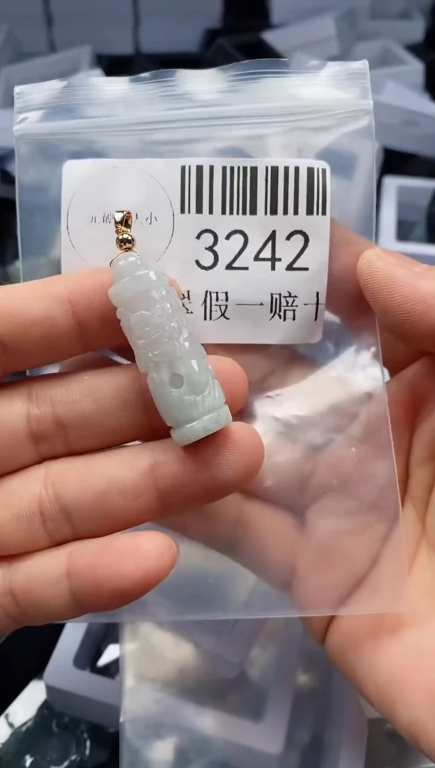 翡翠未镶嵌吊坠(不含链)3242