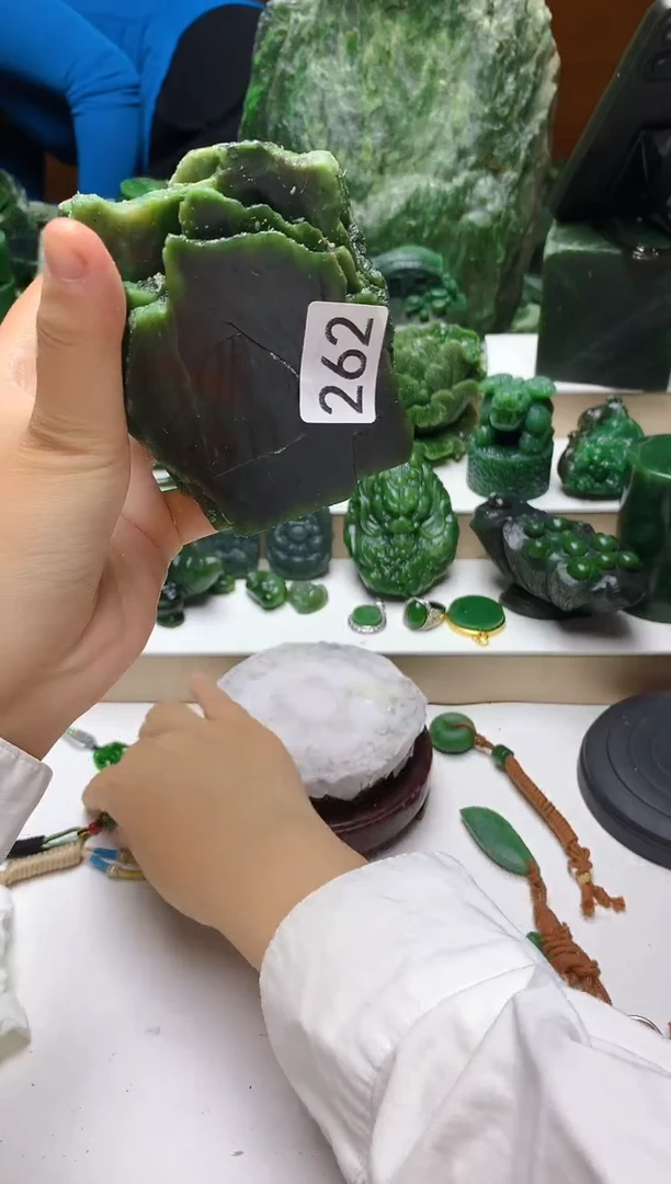 未镶嵌和田玉（碧玉）珠宝半成品0