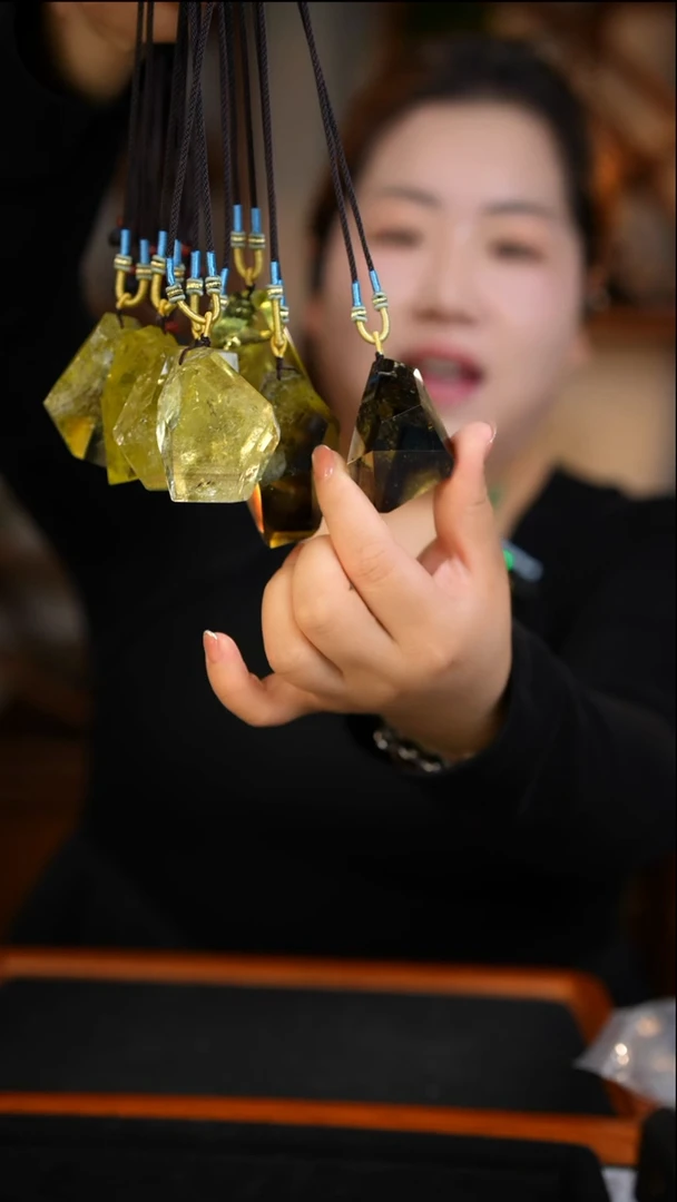 未镶嵌珠宝半成品水晶黄水晶吊坠D682多样性发其一