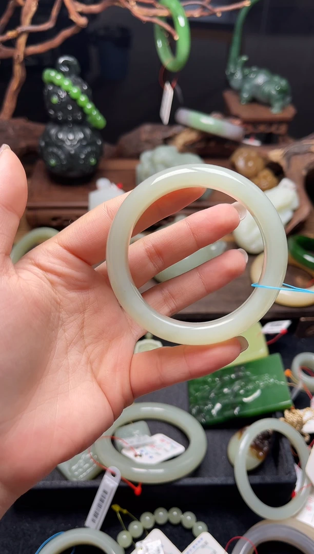 和田玉手镯未镶嵌且末青白51+圈9006959