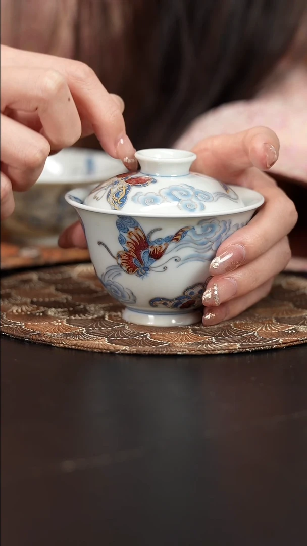 【闪购商品】杯屹朴堂釉里红蝴蝶盖碗