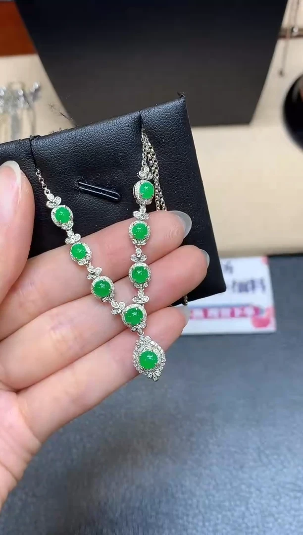 颈饰18K金镶嵌翡翠【无鉴赏期】蛋面【无服务费