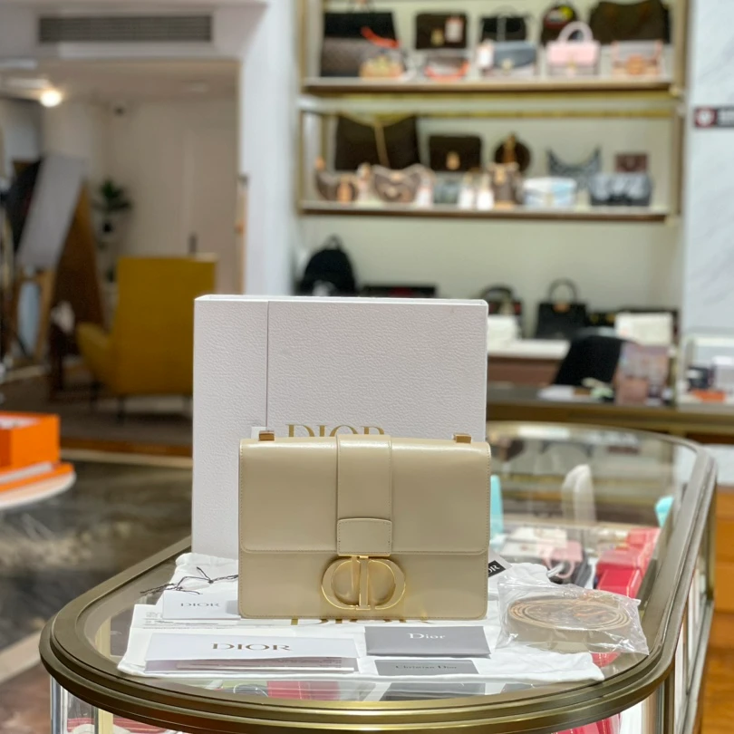 99新 DIOR/迪奥 奶茶色全皮蒙田30全新闲置