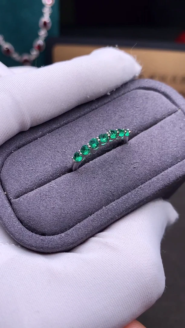 银S925镶嵌戒指祖母绿.....