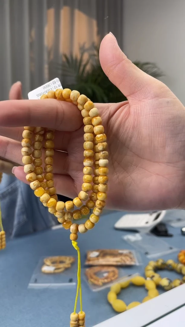 【闪购商品】蜜蜡珠宝奇石未镶嵌假一罚十，微瑕发一件014.6