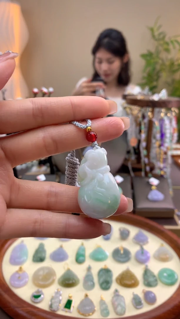 【闪购商品】翡翠颈饰未镶嵌钱袋