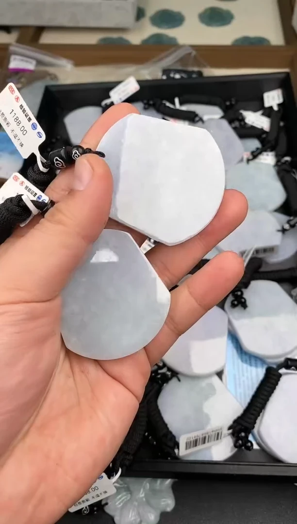 【闪购商品】翡翠颈饰未镶嵌  多样性发其一