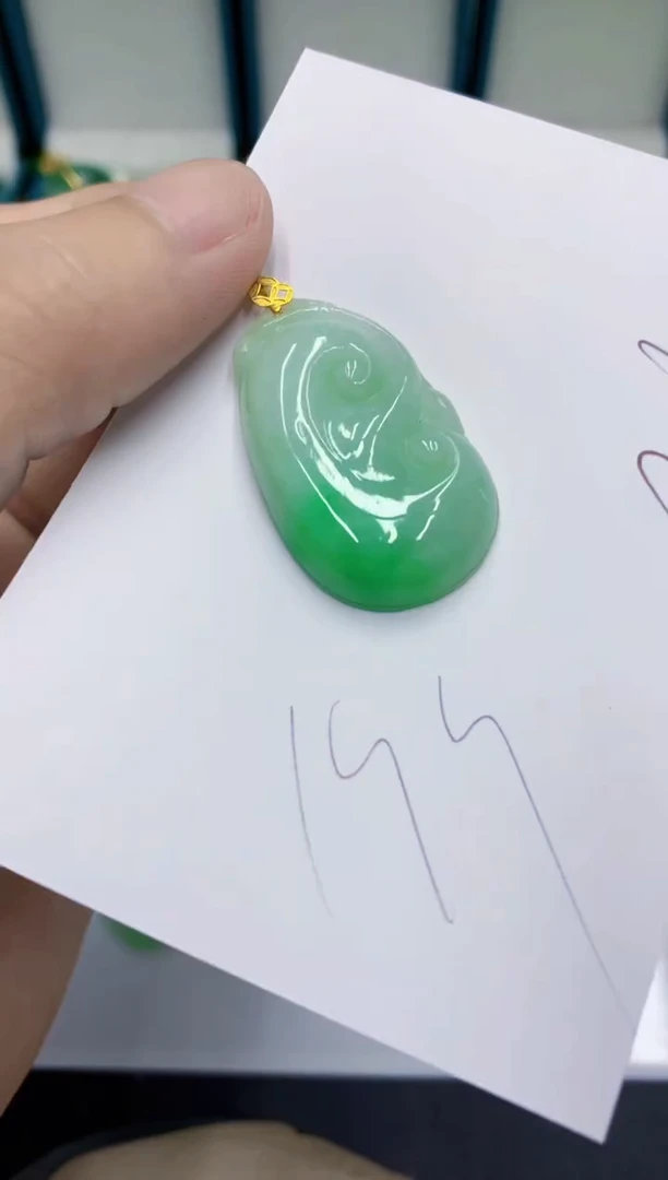 颈饰18K金镶嵌翡翠翡翠