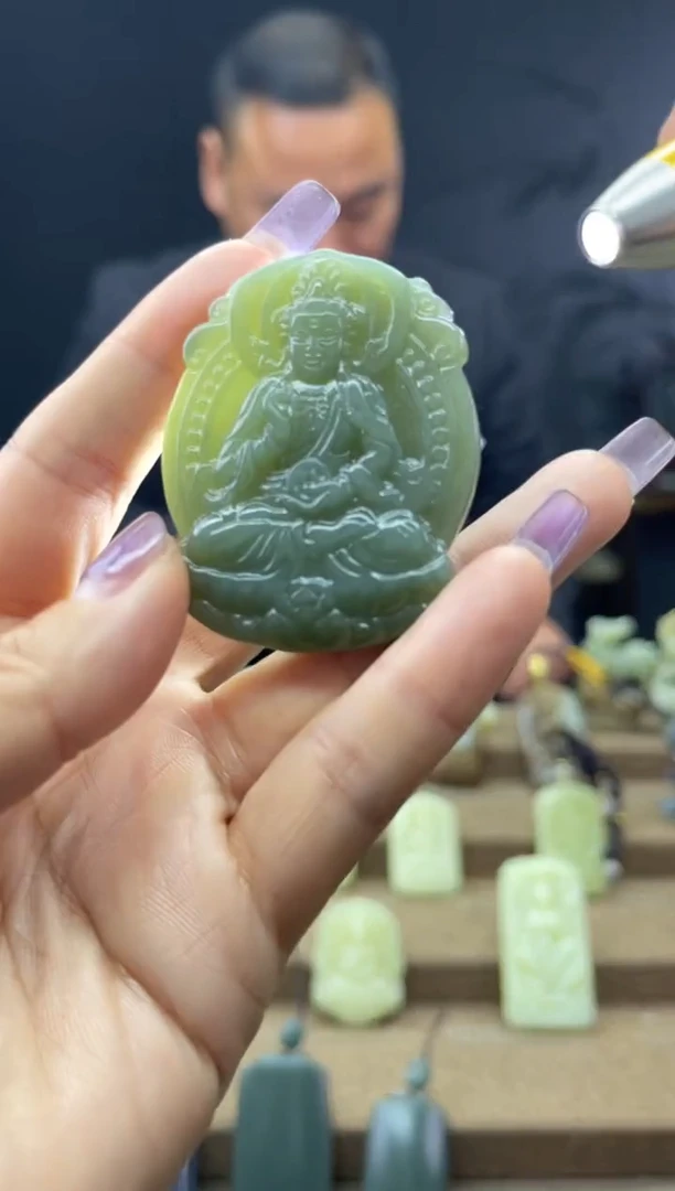 颈饰未镶嵌和田玉1