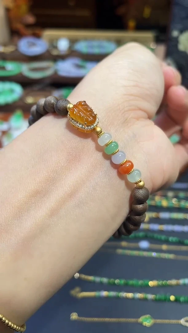 颈饰未镶嵌翡翠手串