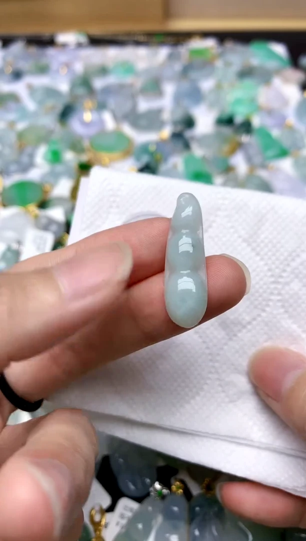 颈饰未镶嵌翡翠天然A货翡翠