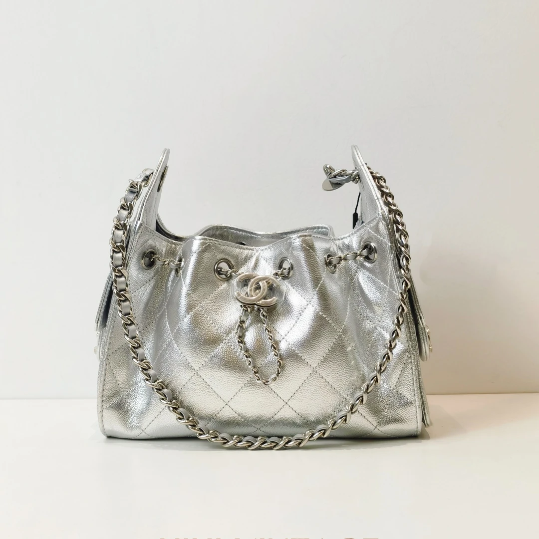 未使用 Chanel/香奈儿 Chanel 香奈儿 银色双口袋抽绳mini 25bag