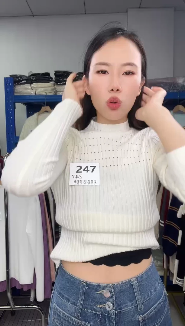 白色镂空打底上衣247号。